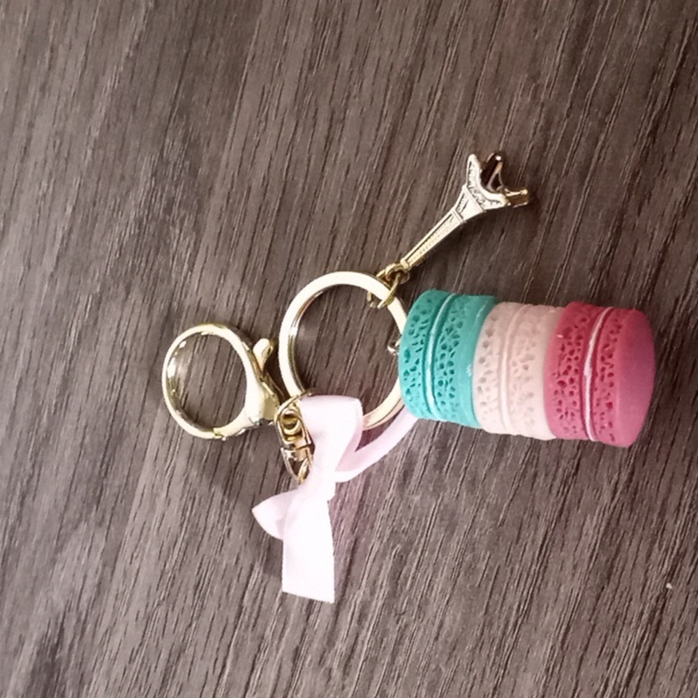 Paris Macaroon tower keychain